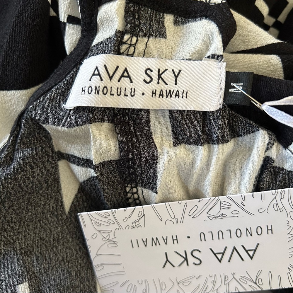 Ava Sky Overall (M) | NWT - Picture 3 of 5